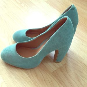 Kimchi Blue high heels size 8 turquoise suede